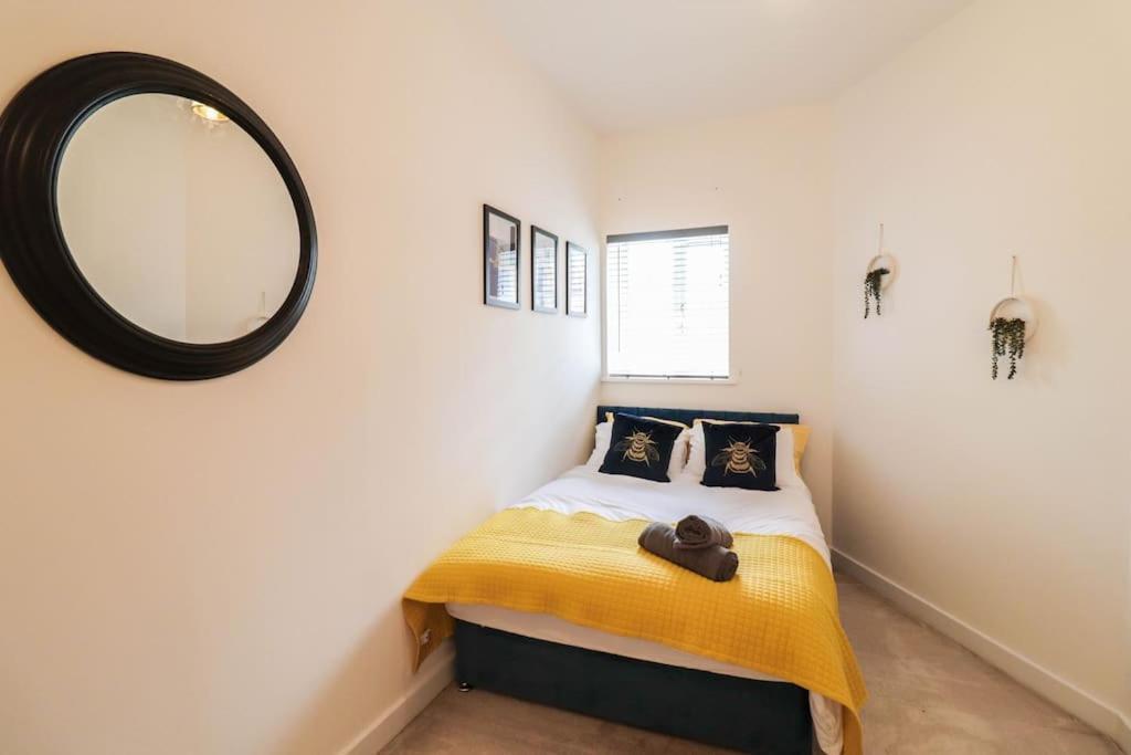 Spacious 2 Bed Flat With Parking -10mins From Appartamento Londra