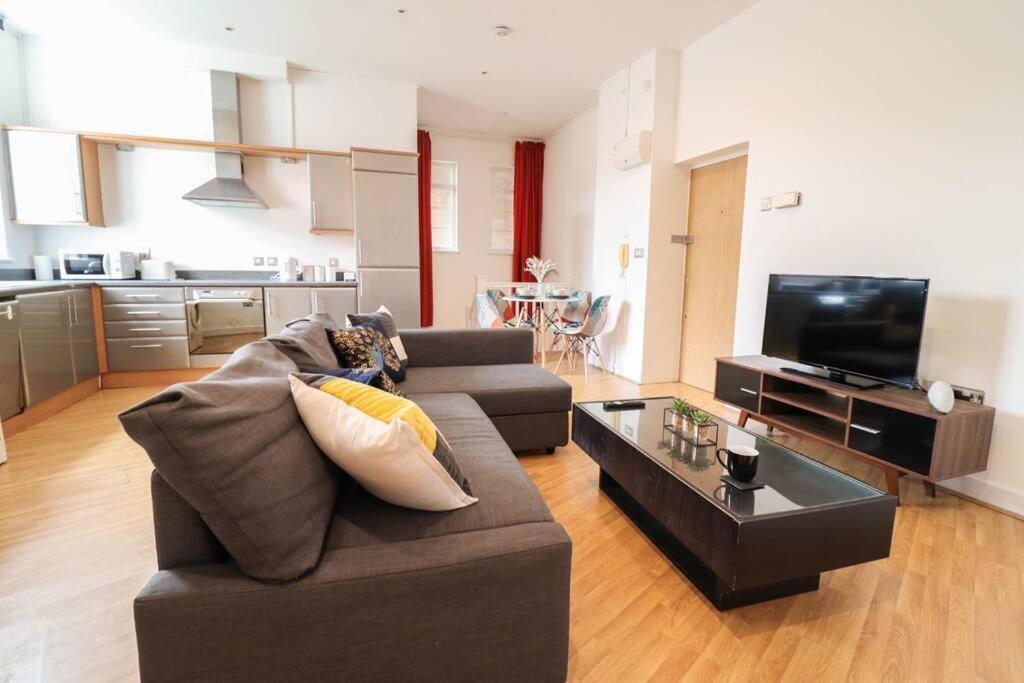 Appartamento Spacious 2 Bed Flat With Parking -10mins From