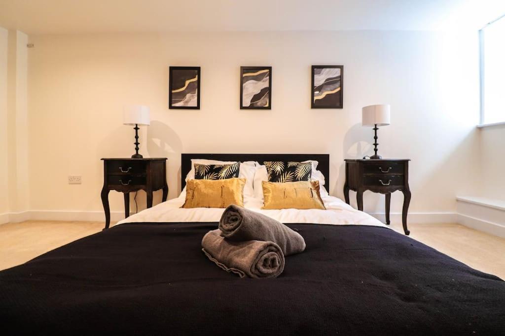 Spacious 2 Bed Flat With Parking -10mins From Appartamento Londra