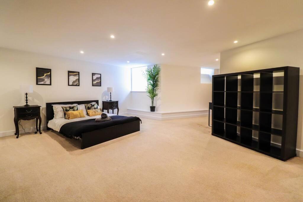 Appartamento Spacious 2 Bed Flat With Parking -10mins From Londra